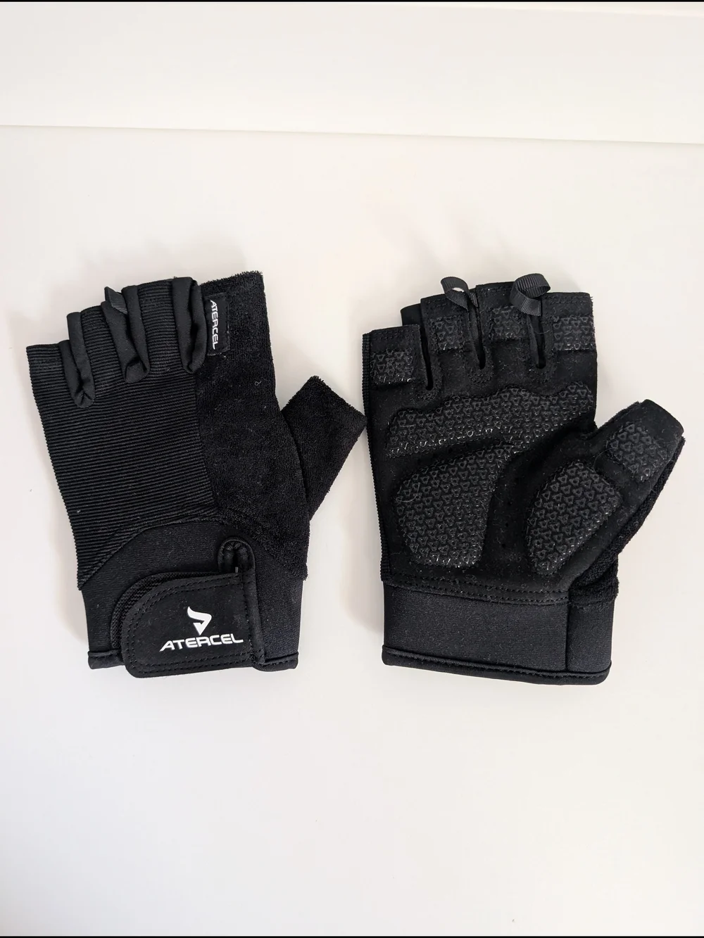 NWT Atercel Black Fingerless Workout Gloves Medium